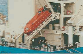 19971202 ffb Bernd im Boot Singapore Maersk 014.gif